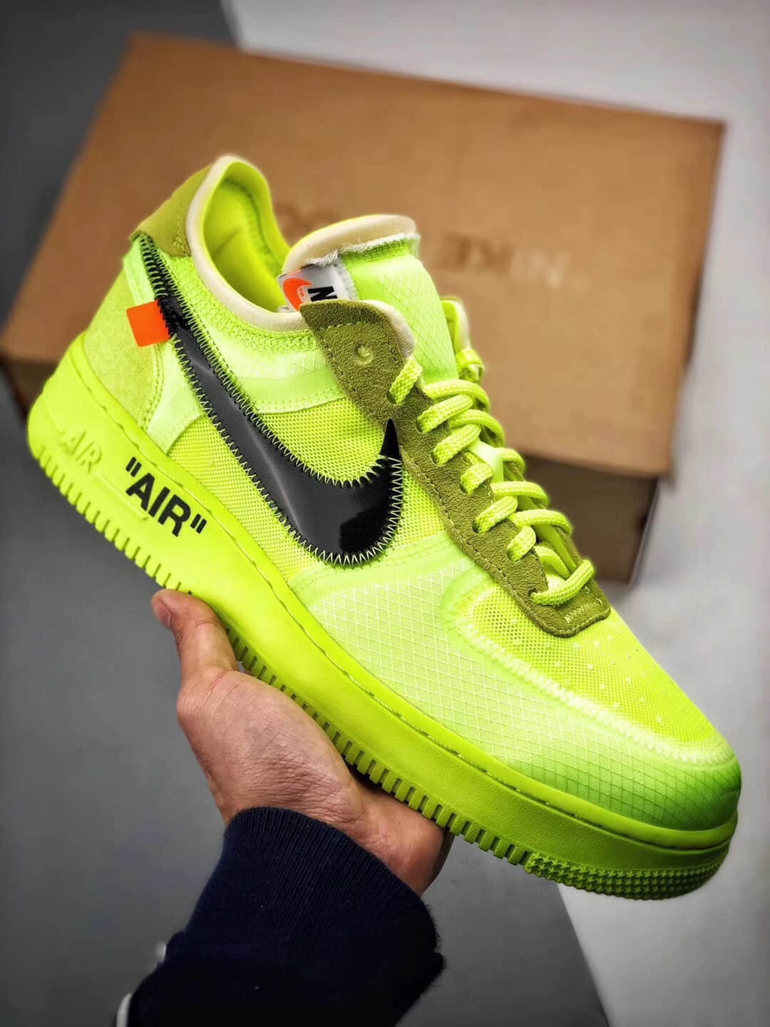 Off-White™ オフホワイト × ナイキ エアフォース1 ロー “ボルト